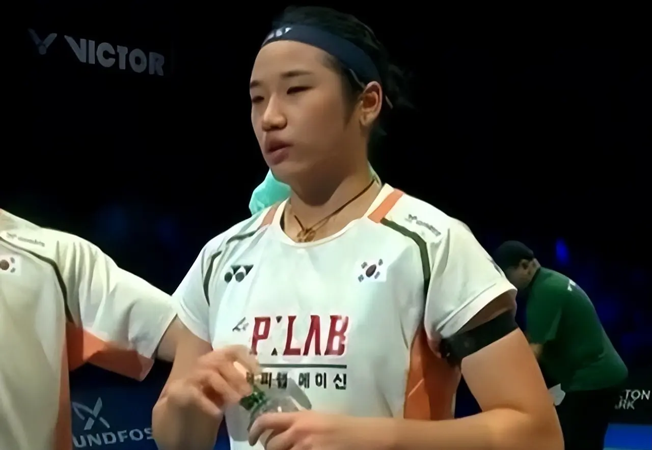 此外王祉怡, 牙选手阿祖 此外王祉怡, 牙选手阿祖